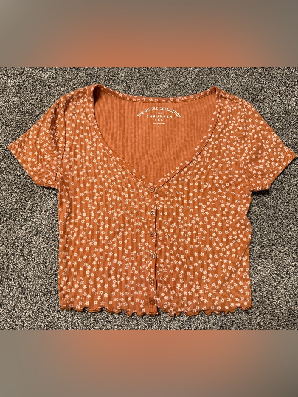 Aero OG Tee Collection Shrunken Floral Button Front V-Neck Tee Women’s S